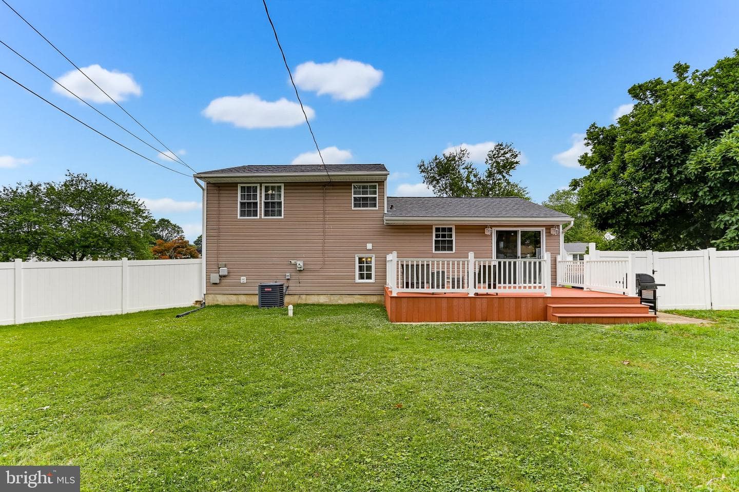 645 Walker Street photo 33