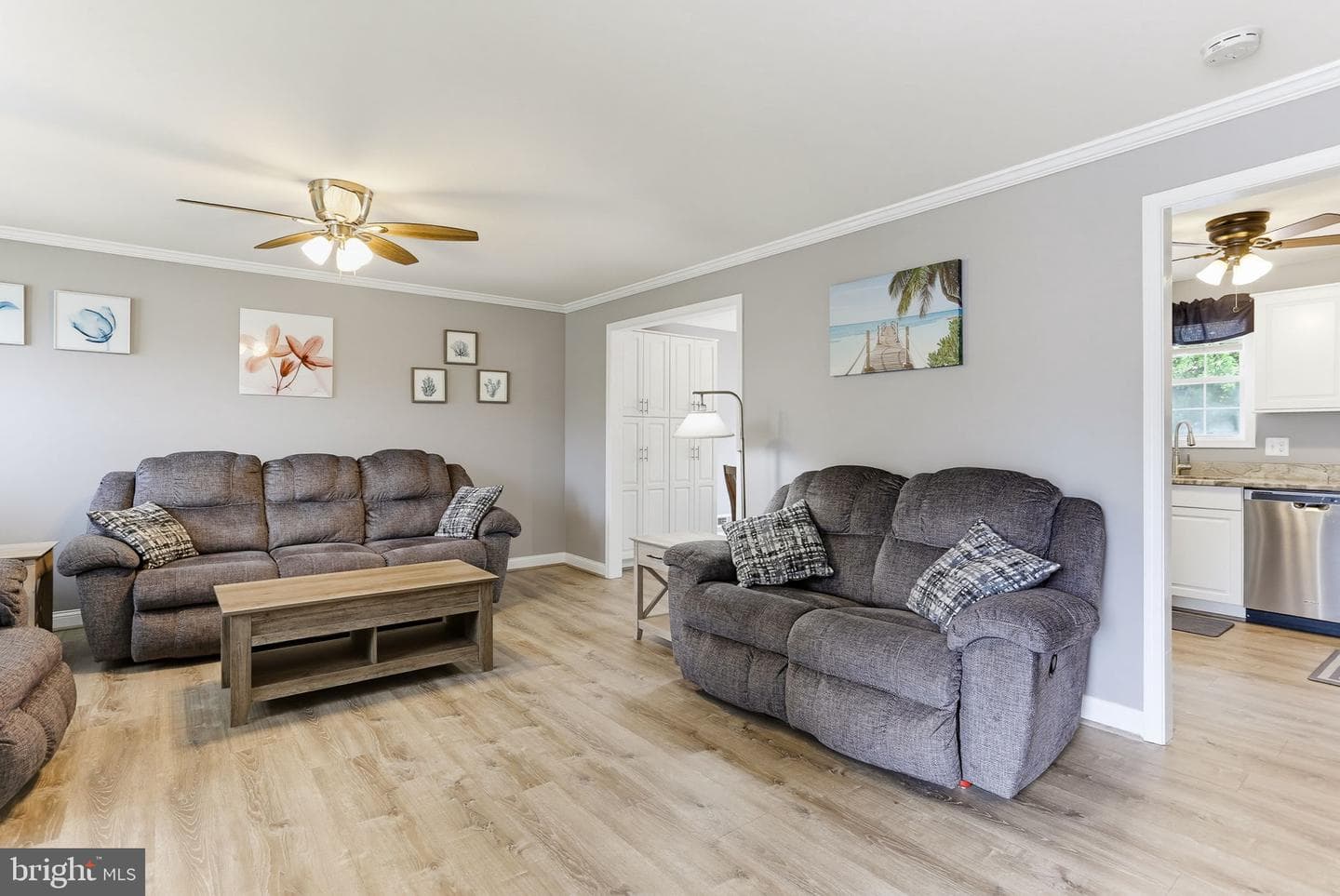 645 Walker Street photo 4