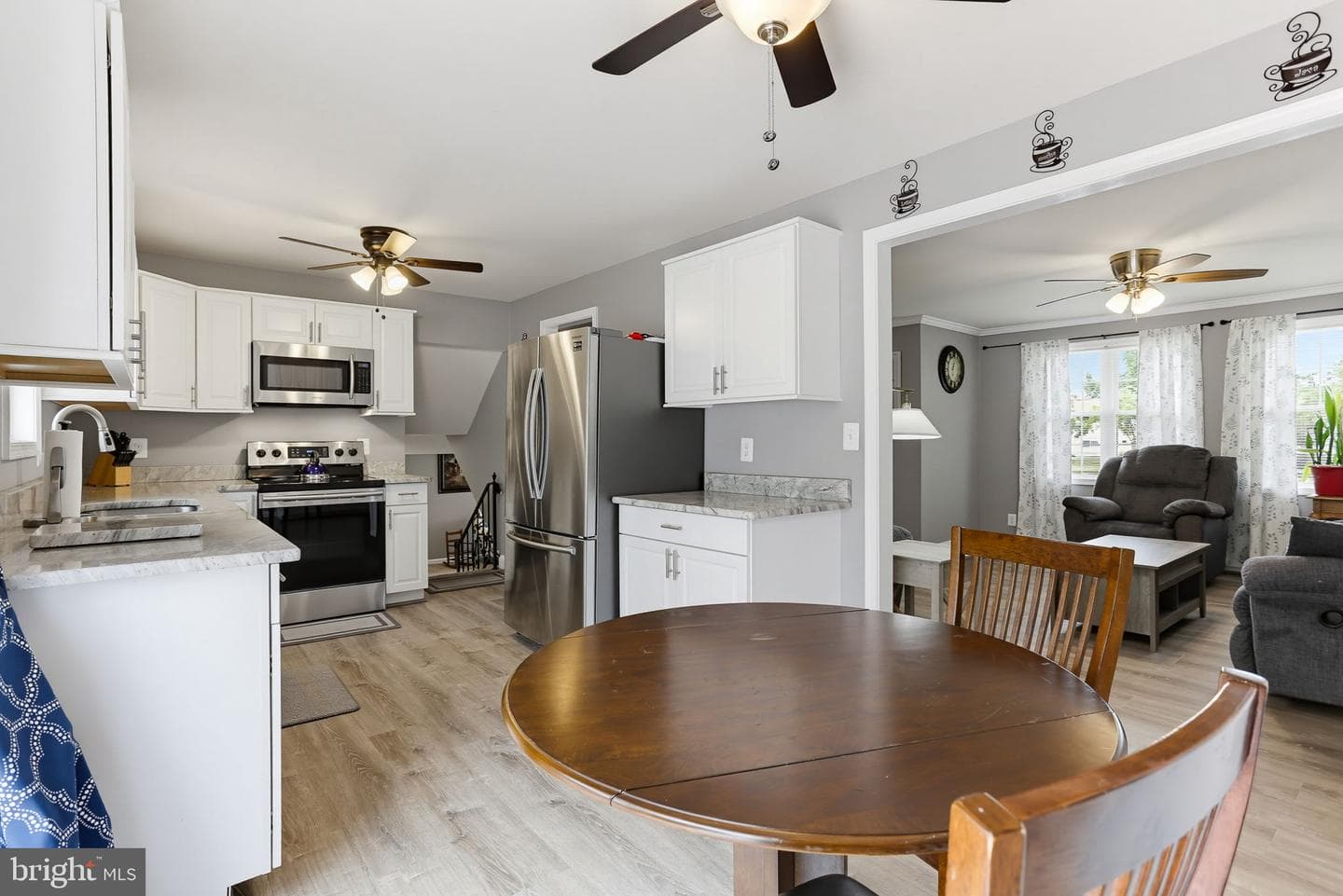 645 Walker Street photo 8