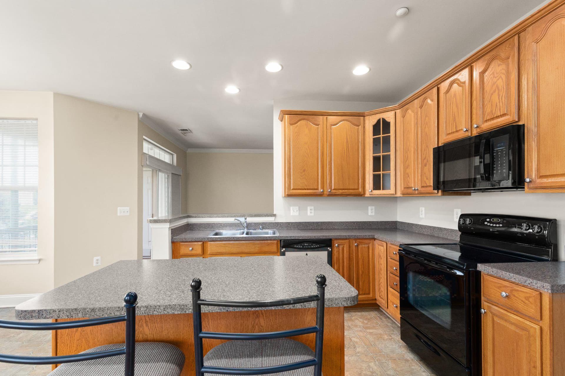 1603 Martha Court #402 photo 4