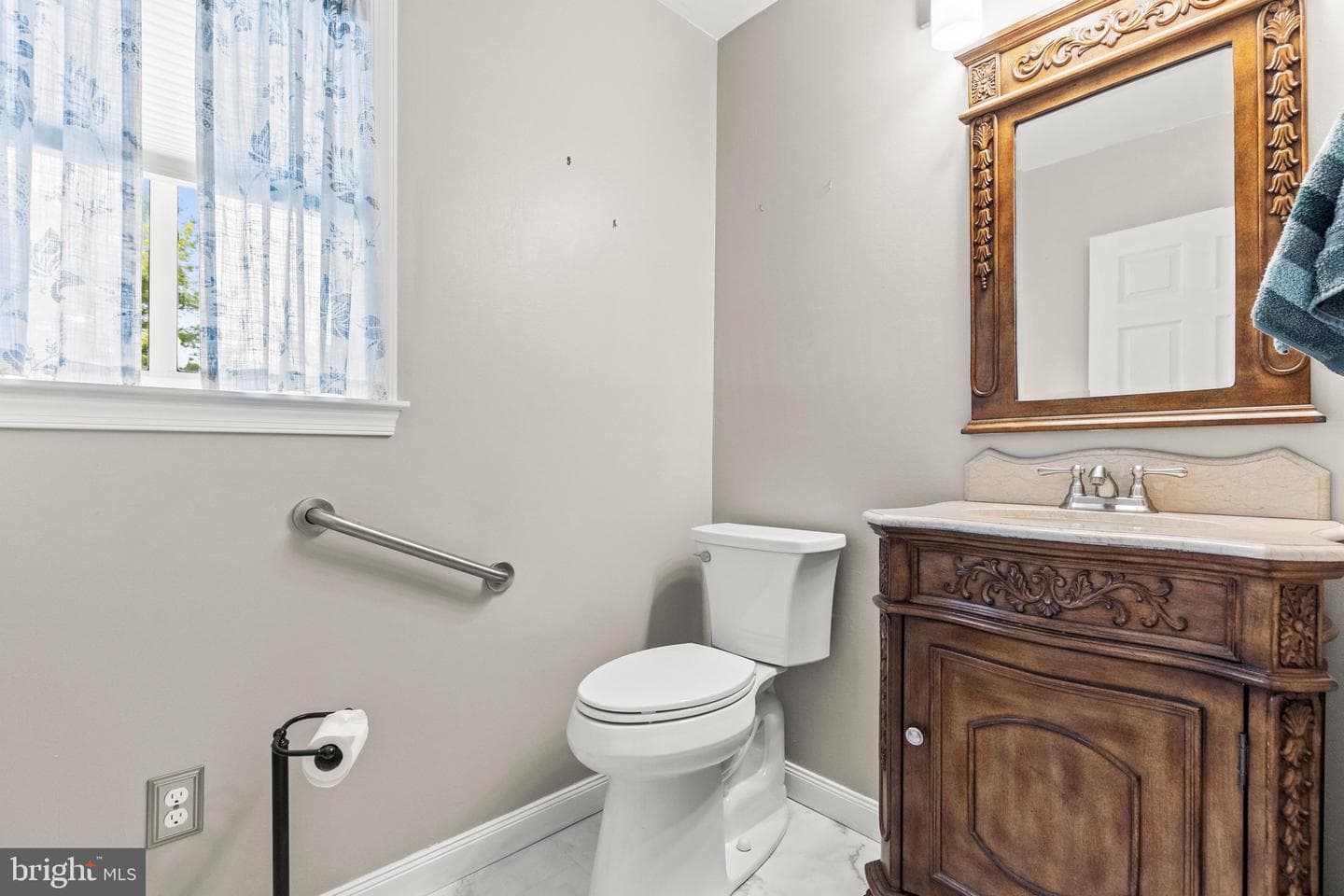 408 Kentmore Terrace photo 16