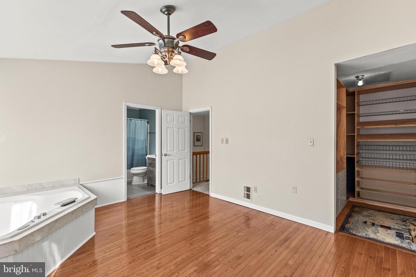 408 Kentmore Terrace photo 19