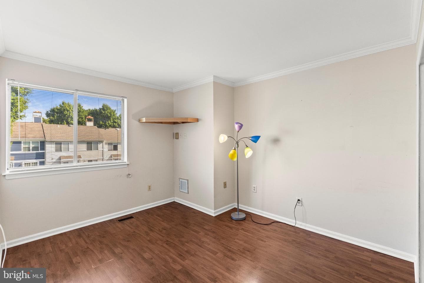 408 Kentmore Terrace photo 24