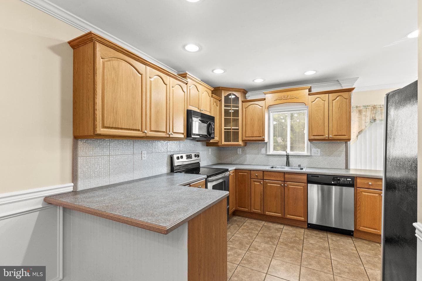 408 Kentmore Terrace photo 8