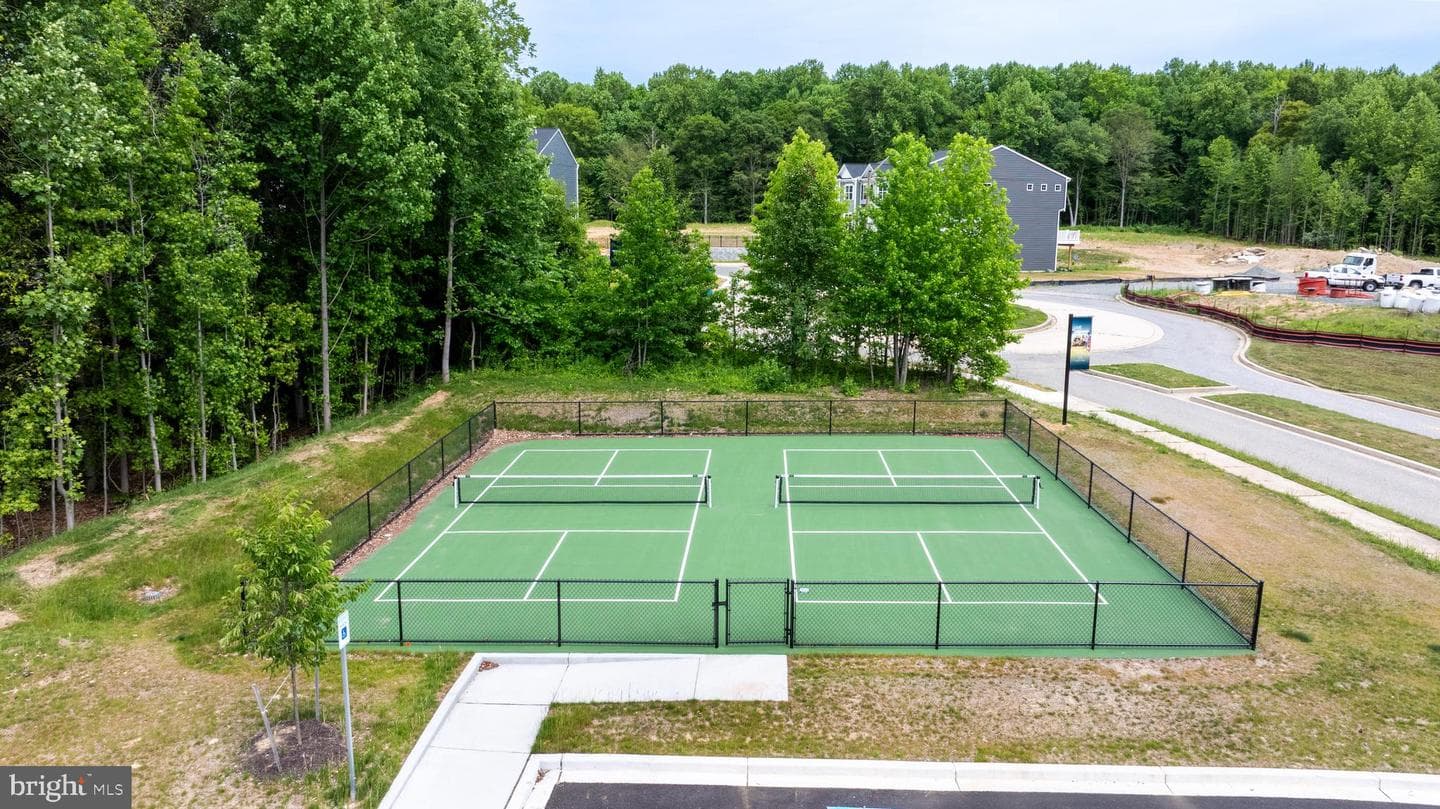 722 Bur Oak Court photo 4