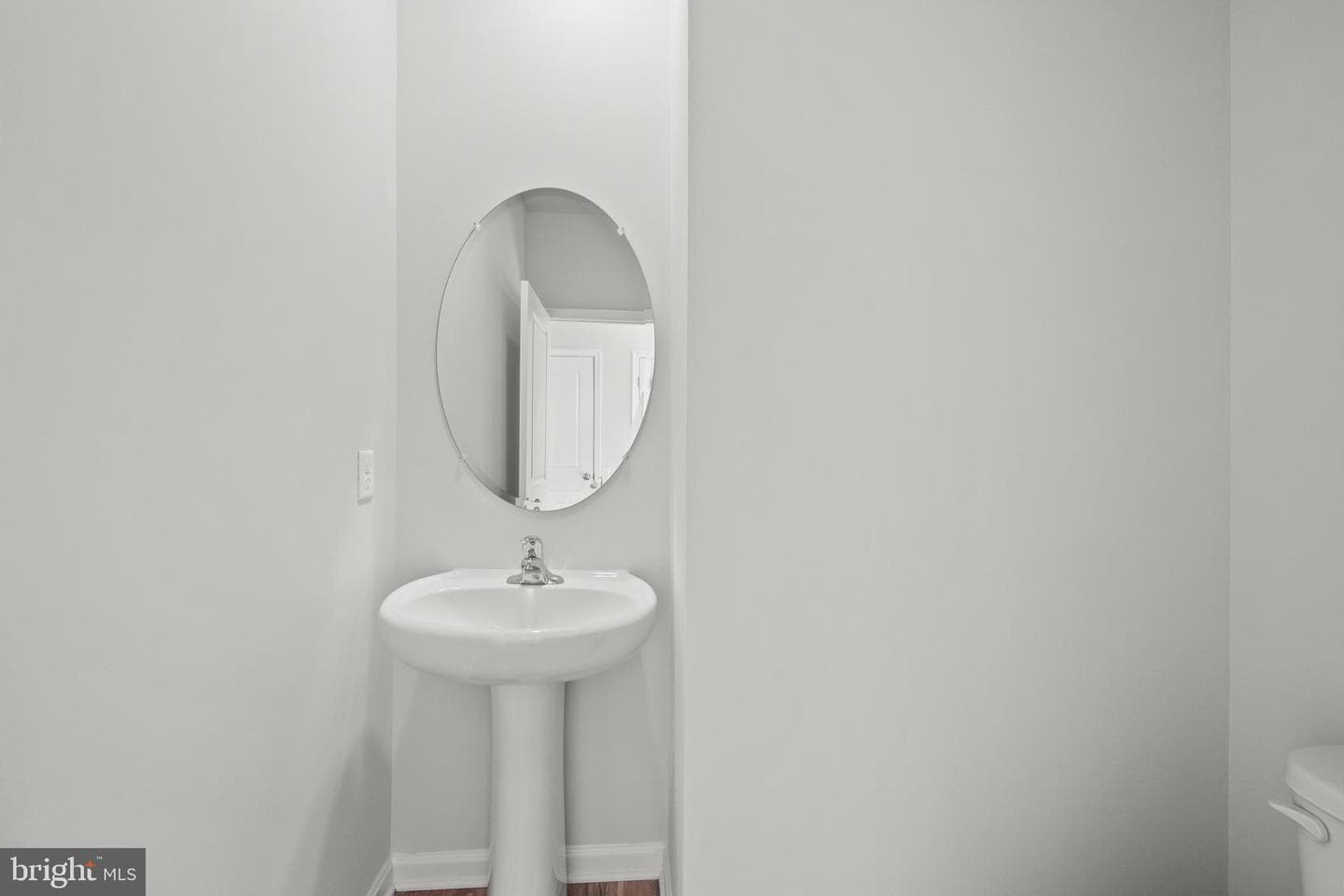 814 Spikeresh Way photo 3