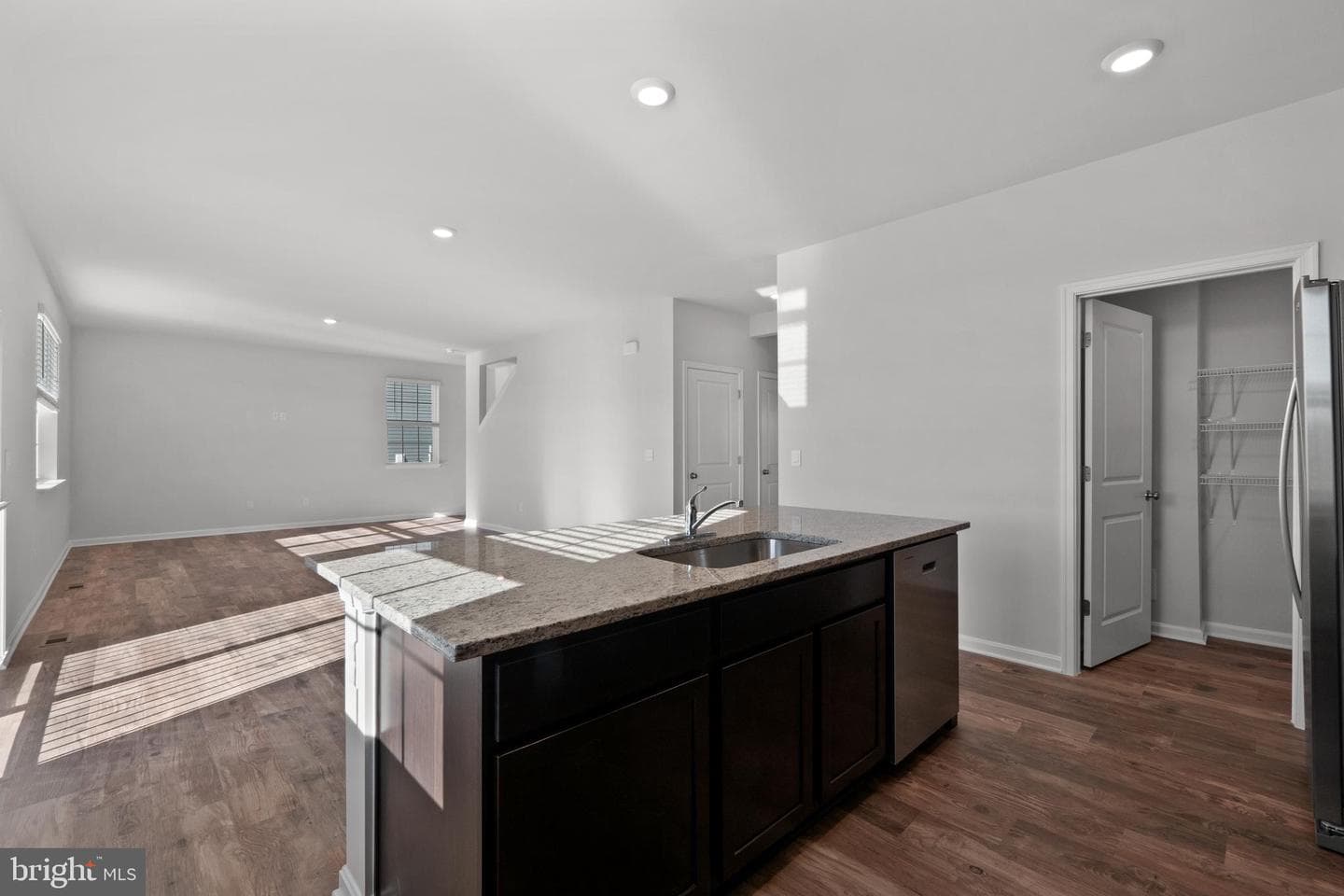 814 Spikeresh Way photo 8