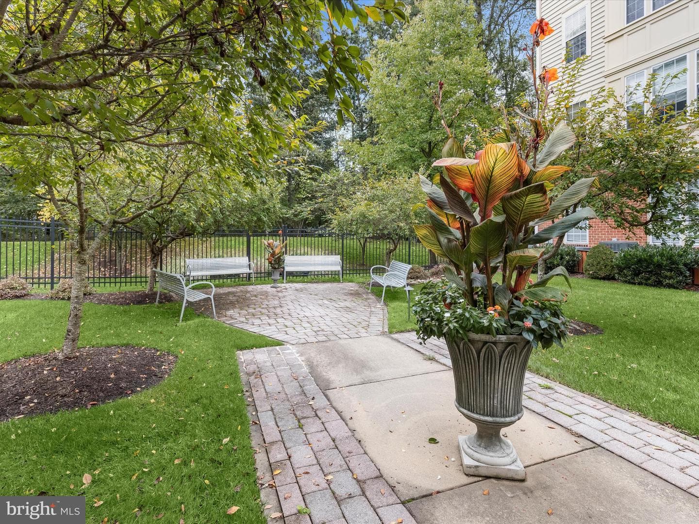 2530 Kensington Gardens #406 photo 7