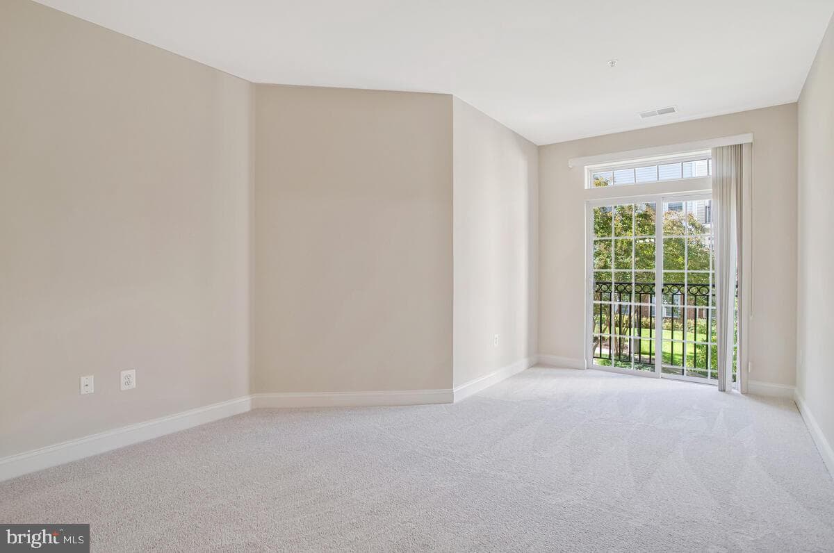 2550 Kensington Gardens #205 photo 21