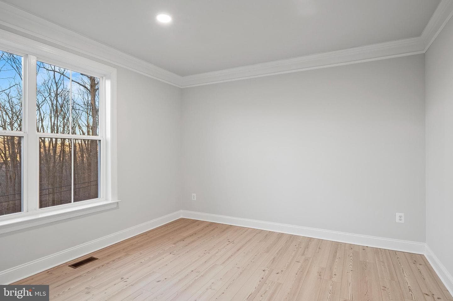 4496 Ilchester Road photo 7
