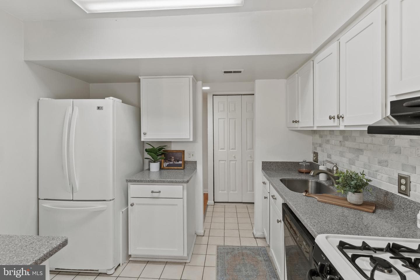 6071 Majors Lane #2 photo 11