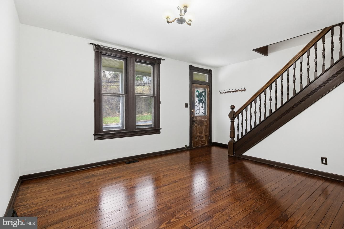 8556 Frederick Road photo 7
