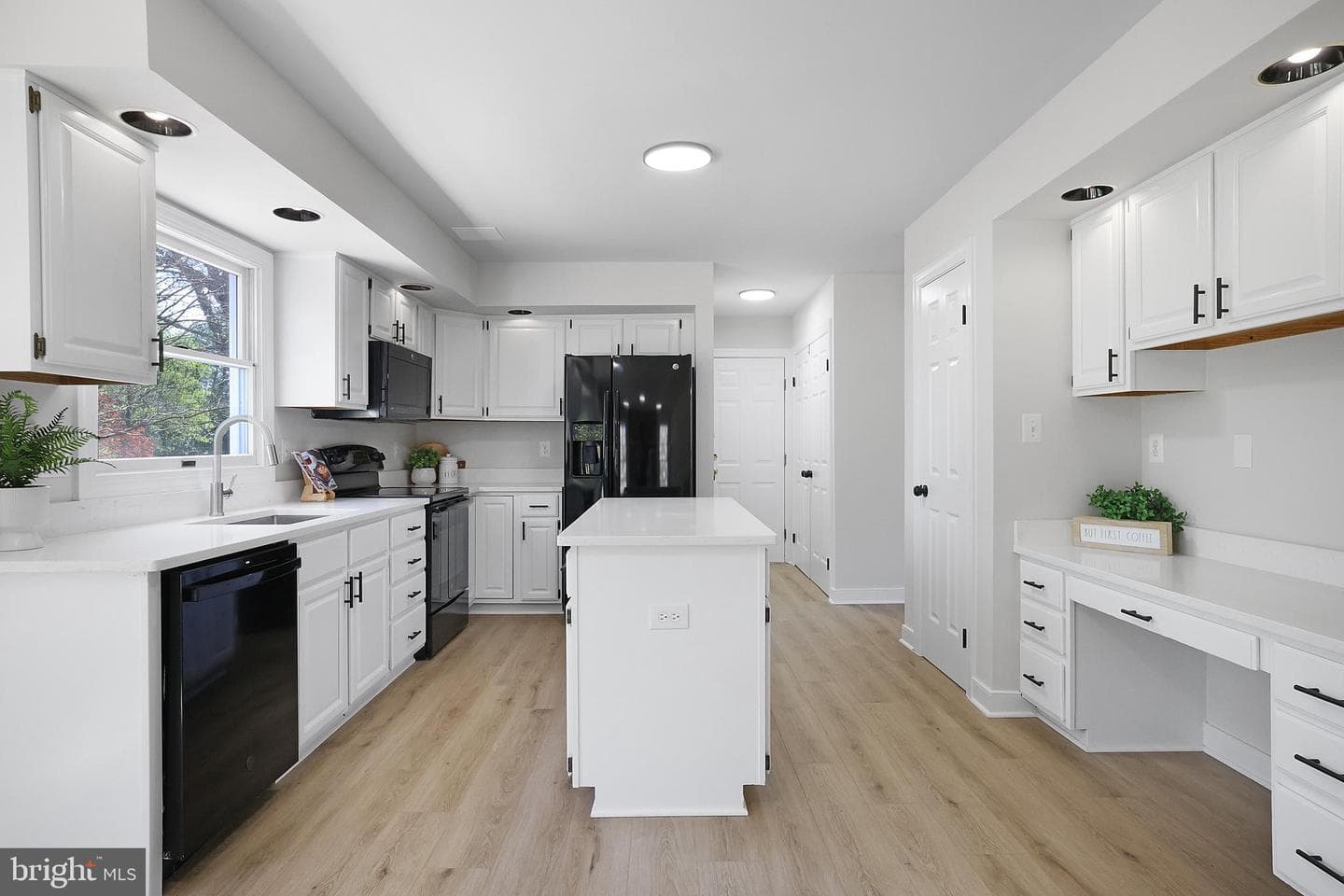 10390 Stansfield Road photo 10