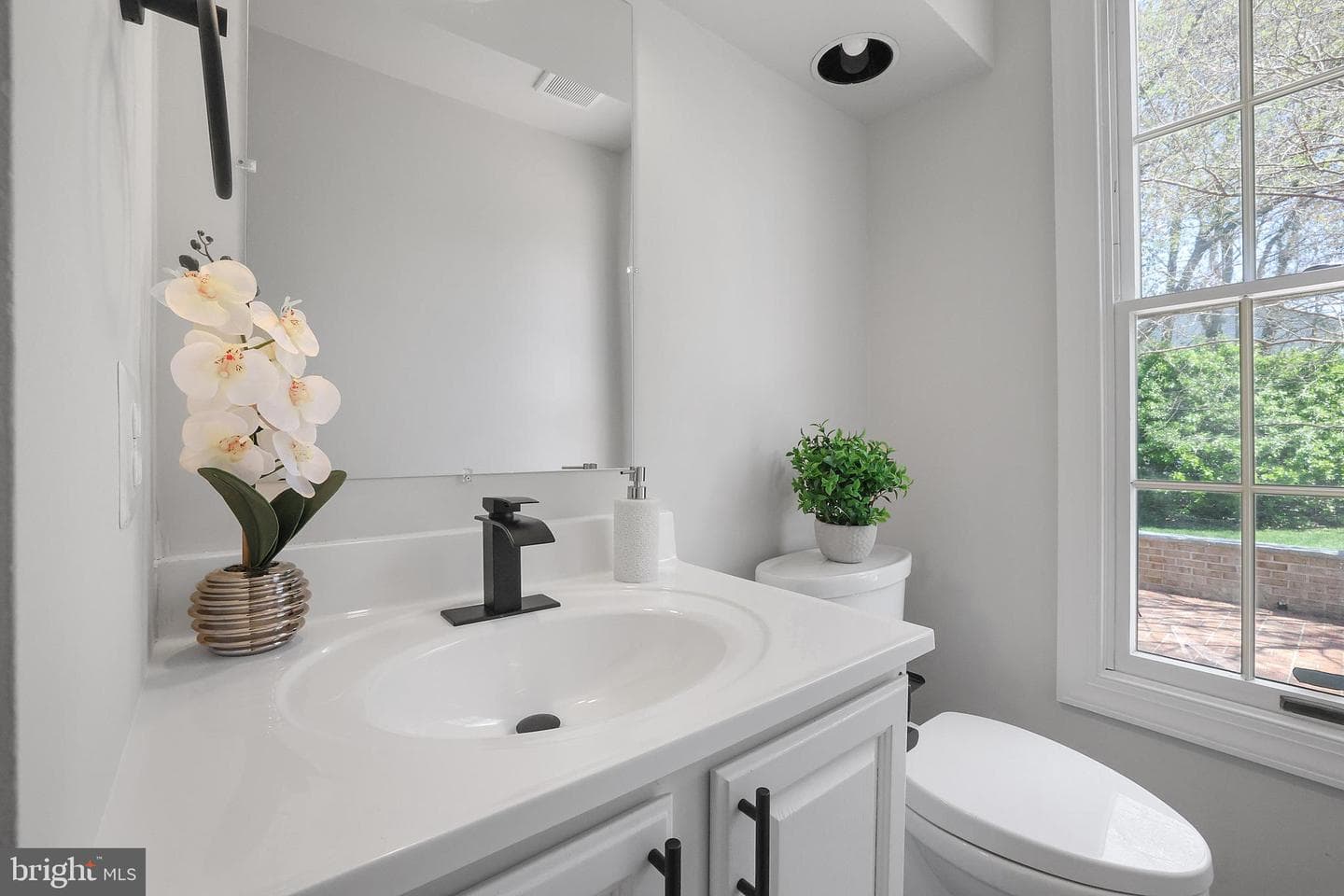 10390 Stansfield Road photo 22