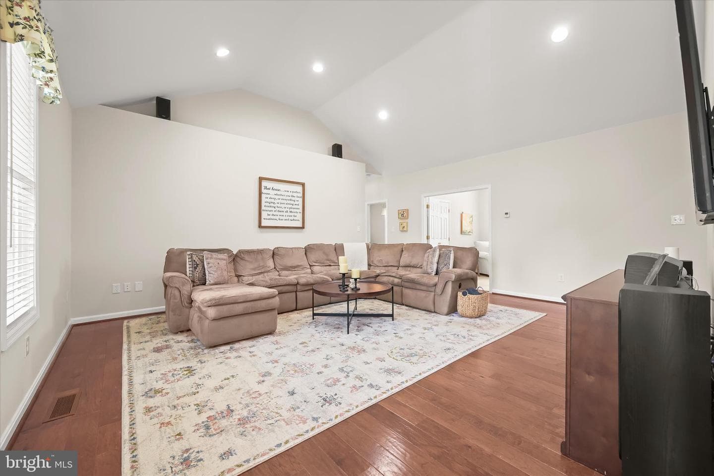 6735 Mink Hollow Road photo 4