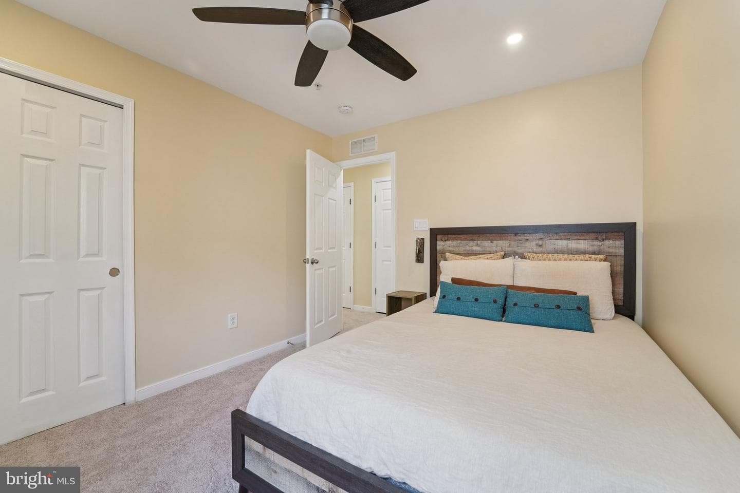 7054 Joann Khan Drive photo 18