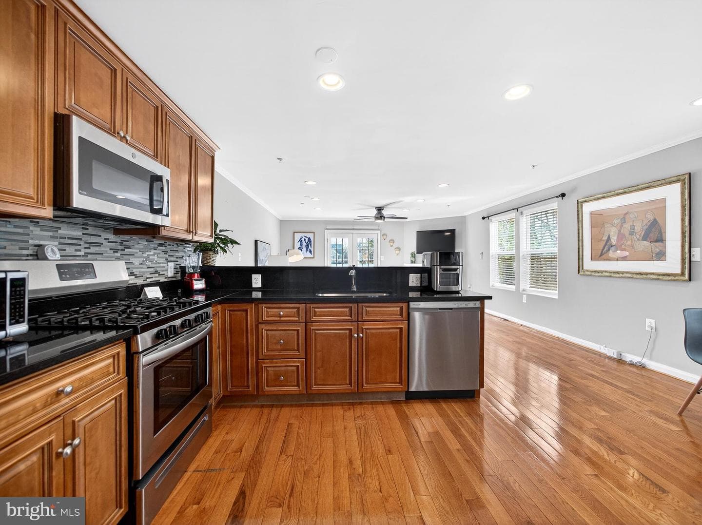 6414a Euclid Avenue photo 5
