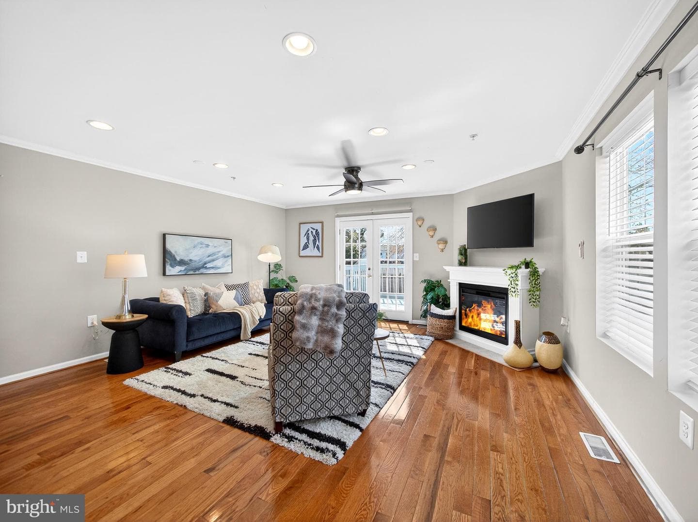 6414a Euclid Avenue photo 8