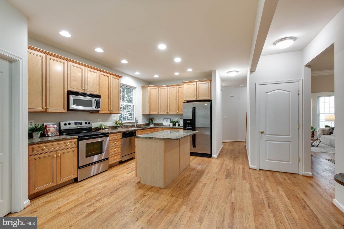 6447 Loudon Avenue photo 25