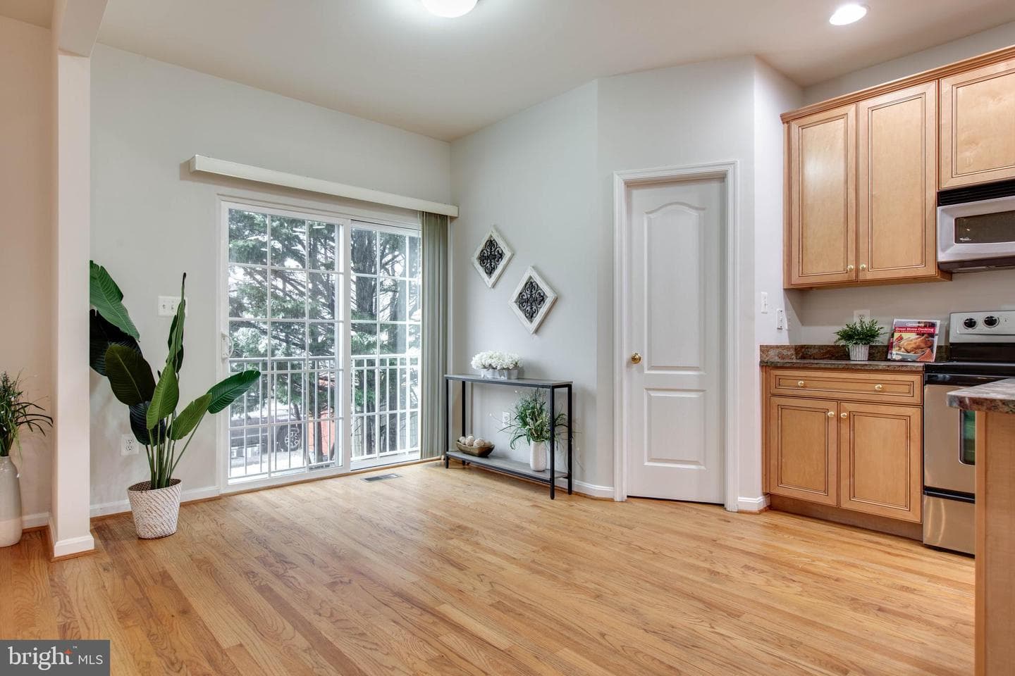 6447 Loudon Avenue photo 26