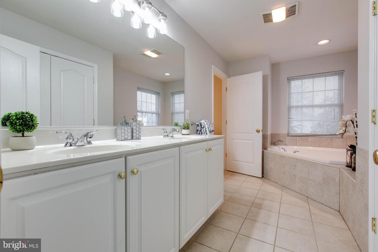 6447 Loudon Avenue photo 31