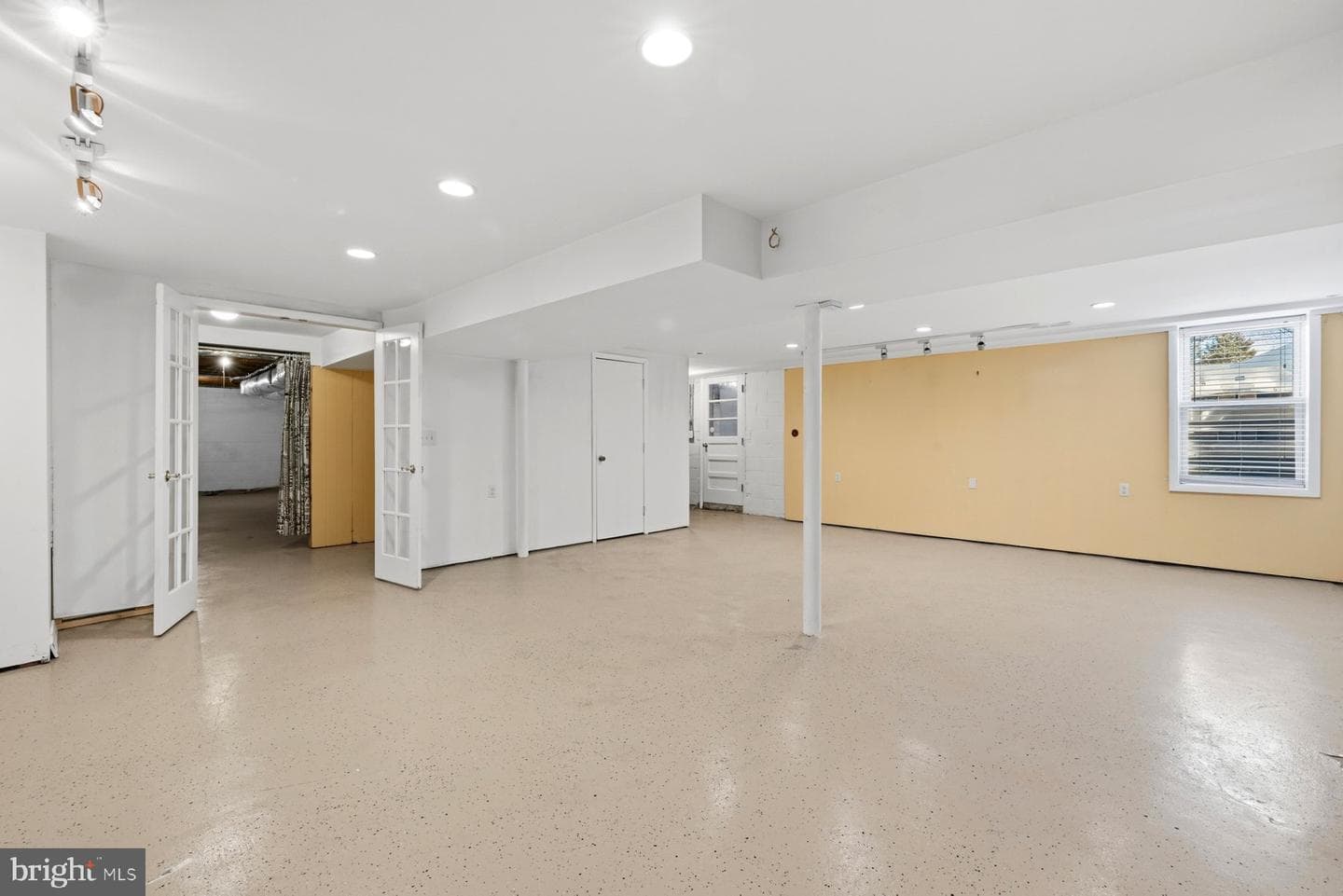 8966 Chapel Avenue photo 32
