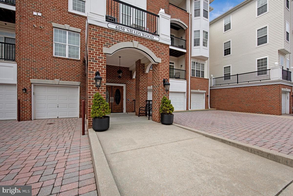 6150 Shadywood Road #207 photo 14
