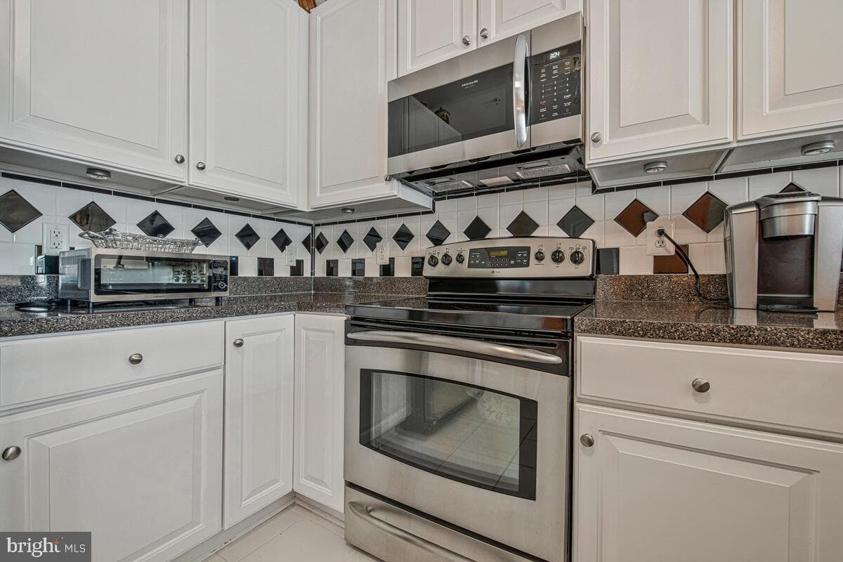 6150 Shadywood Road #207 photo 33