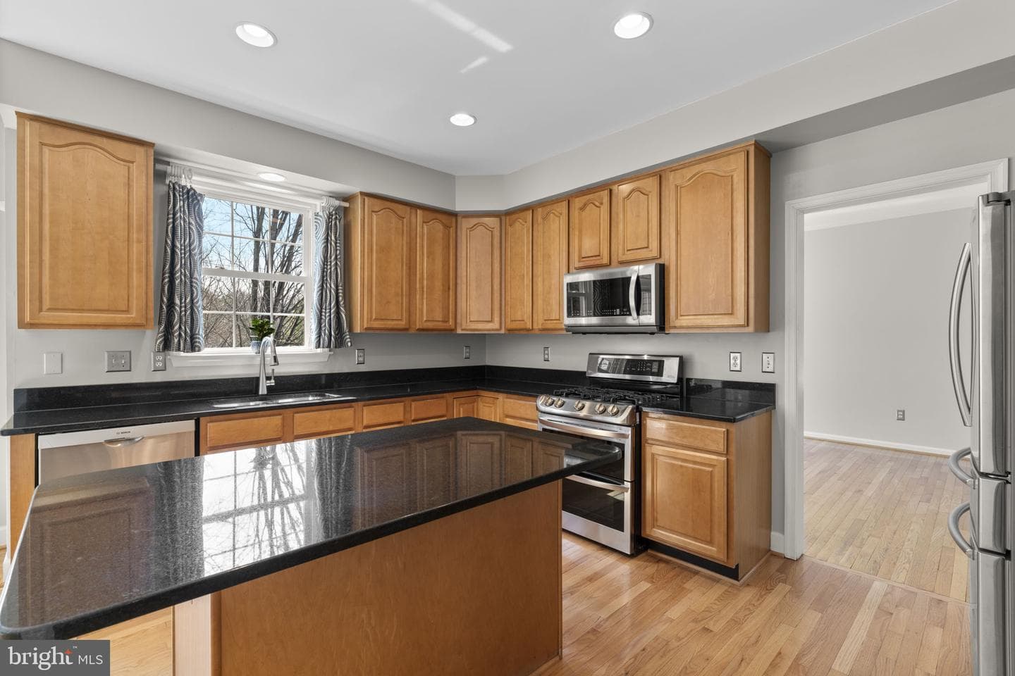 4520 Tulip Way photo 3