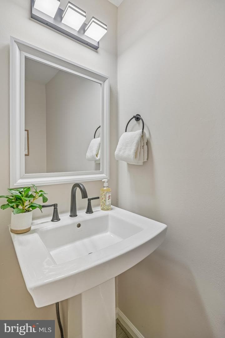 9955 Guilford Road photo 12