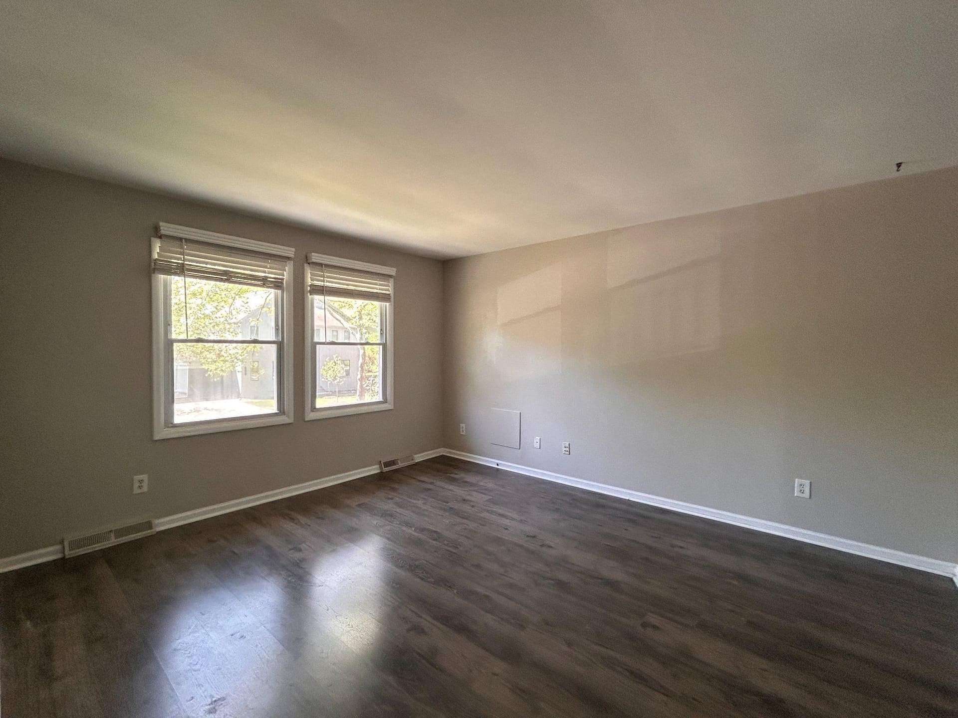 5467 Bluecoat Lane photo 4