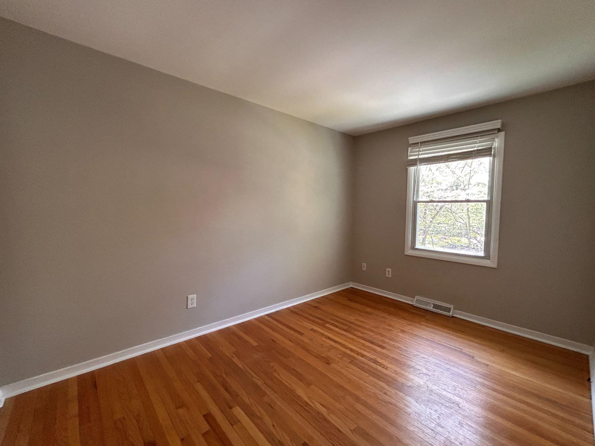 5467 Bluecoat Lane photo 9