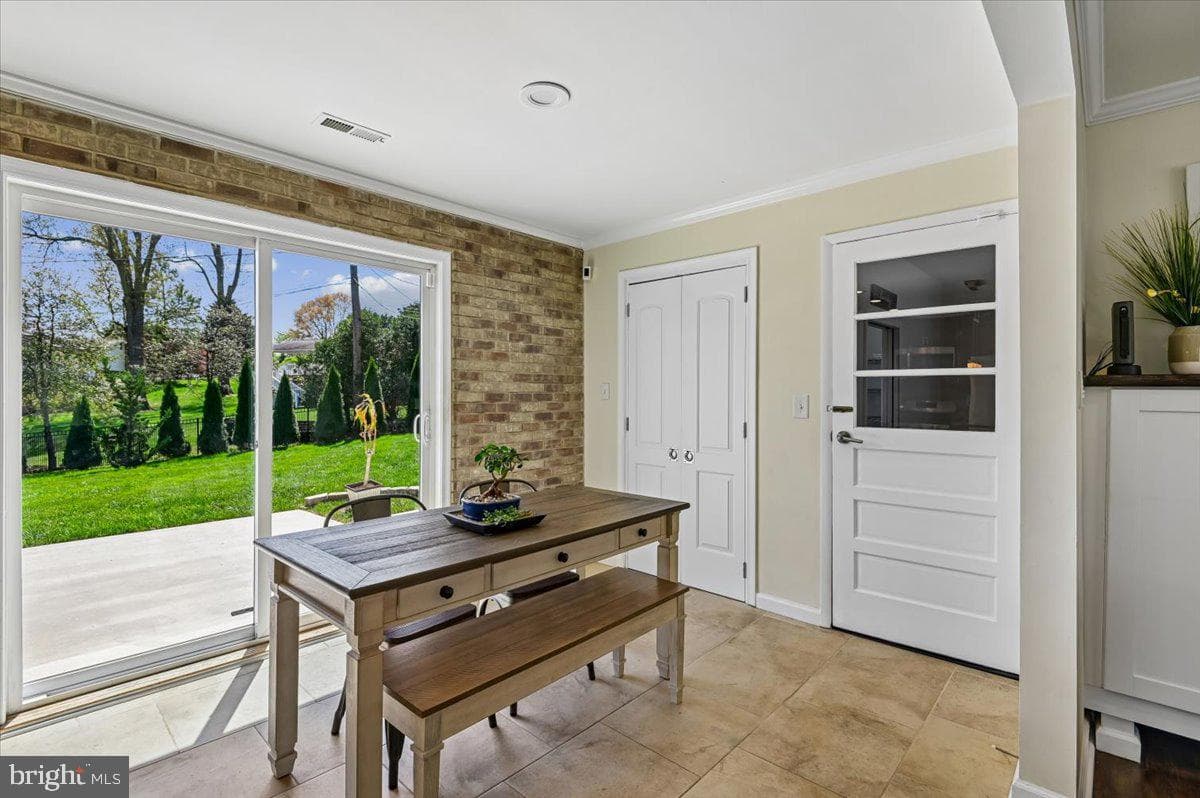 10121 Colonial Drive photo 5