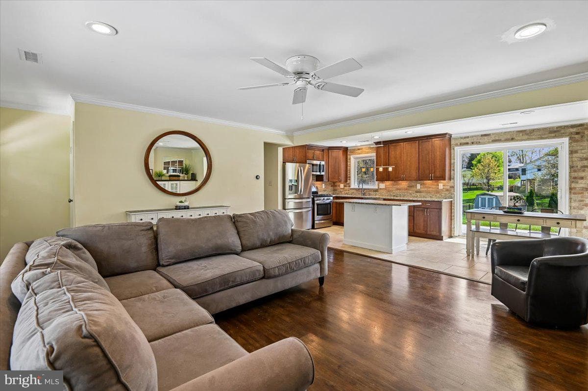 10121 Colonial Drive photo 6