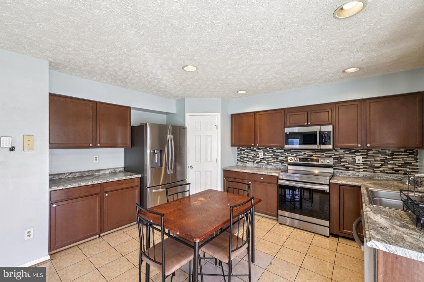 9608 Norfolk Avenue photo 4