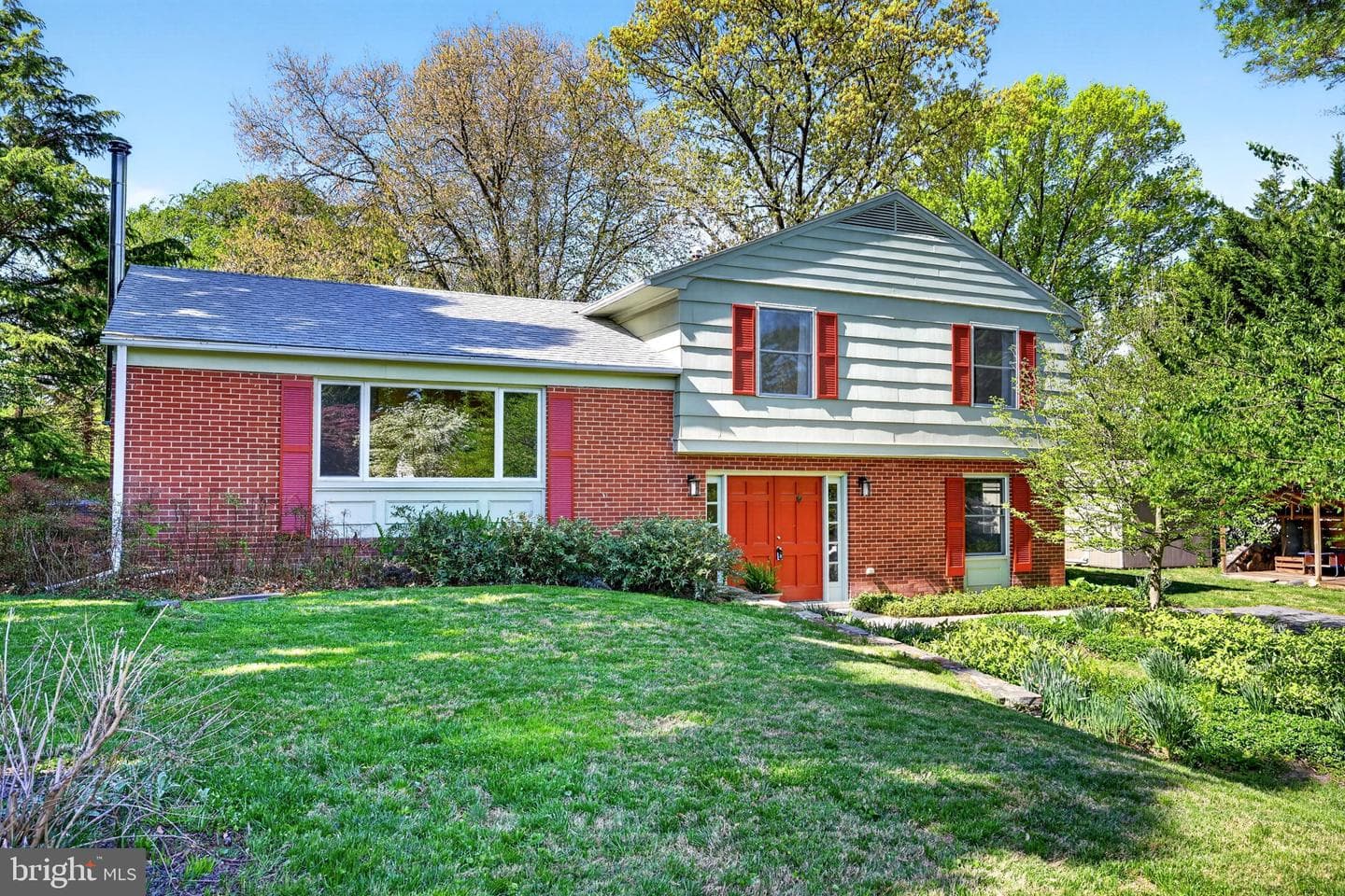 9221 Spring Valley Road photo 2