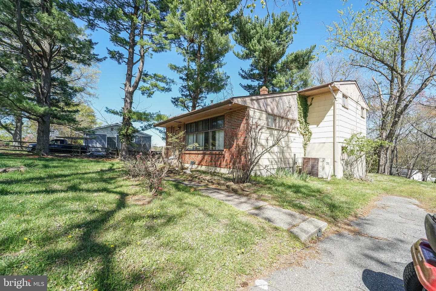 3433 Rollingview Court