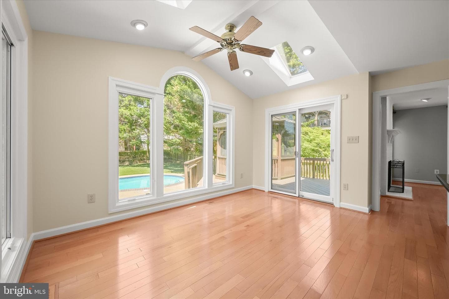 8649 Goldenstraw Lane photo 20