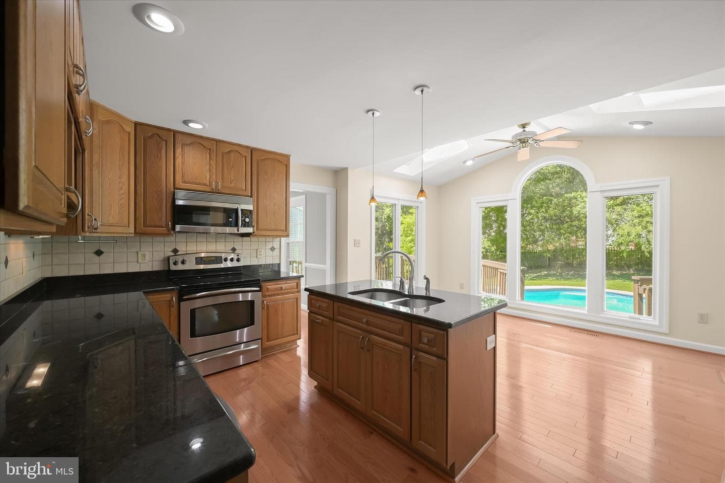 8649 Goldenstraw Lane photo 26