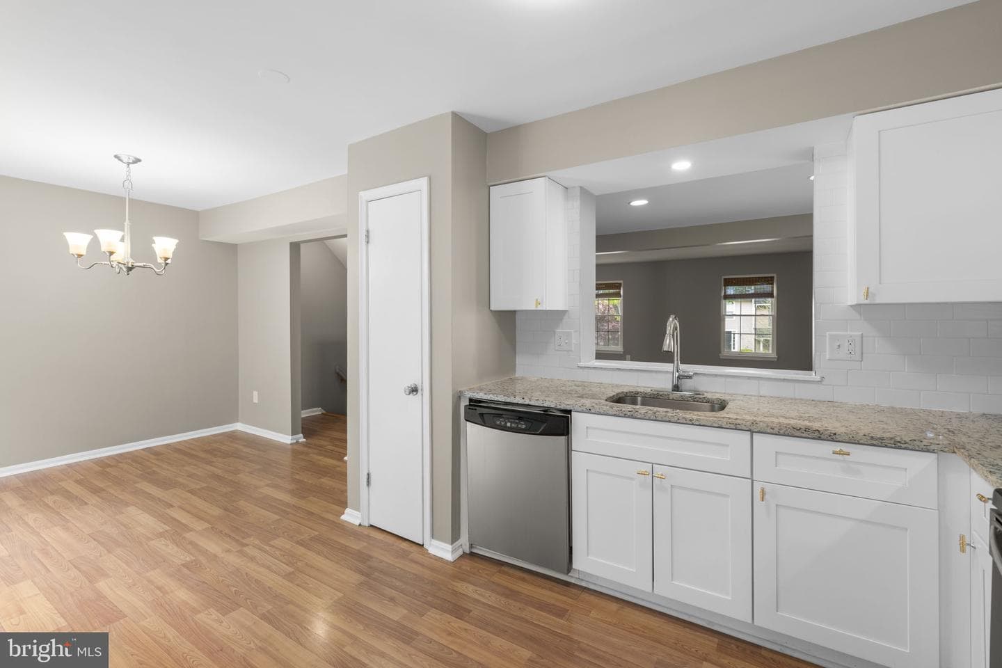 10314 College Square photo 13