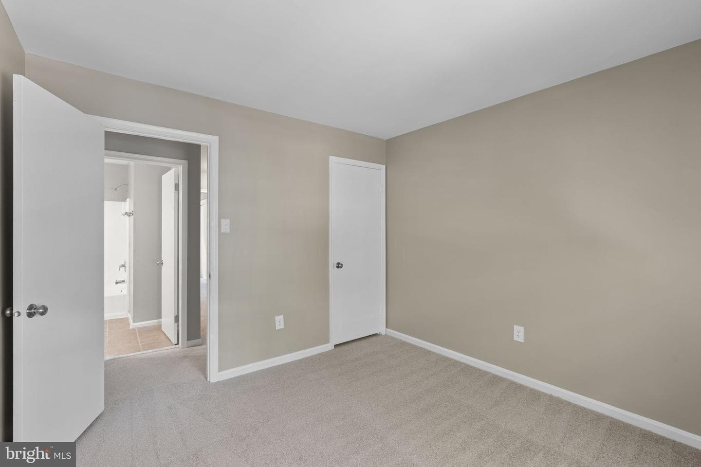 10314 College Square photo 27