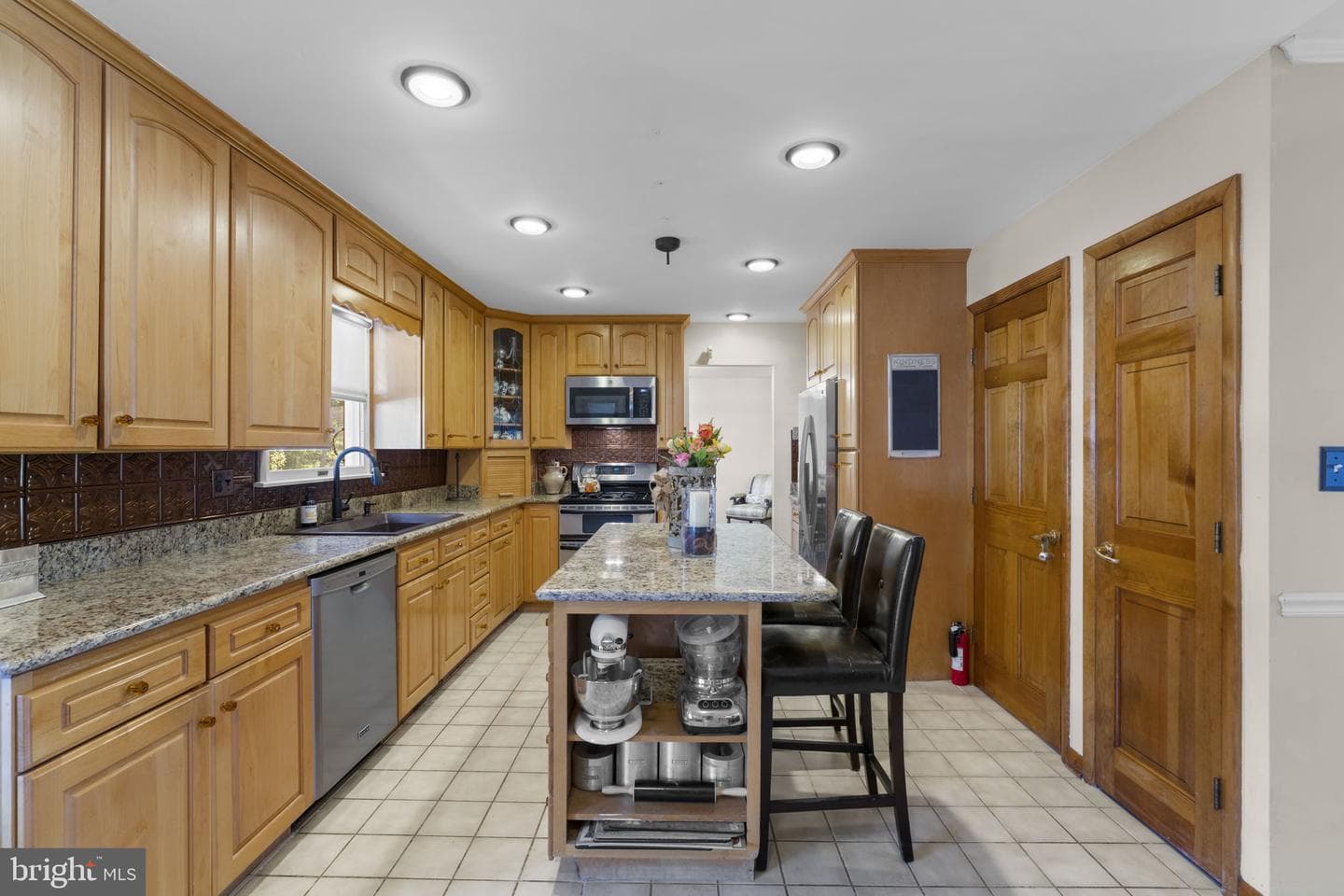 5008 Lake Circle W photo 12