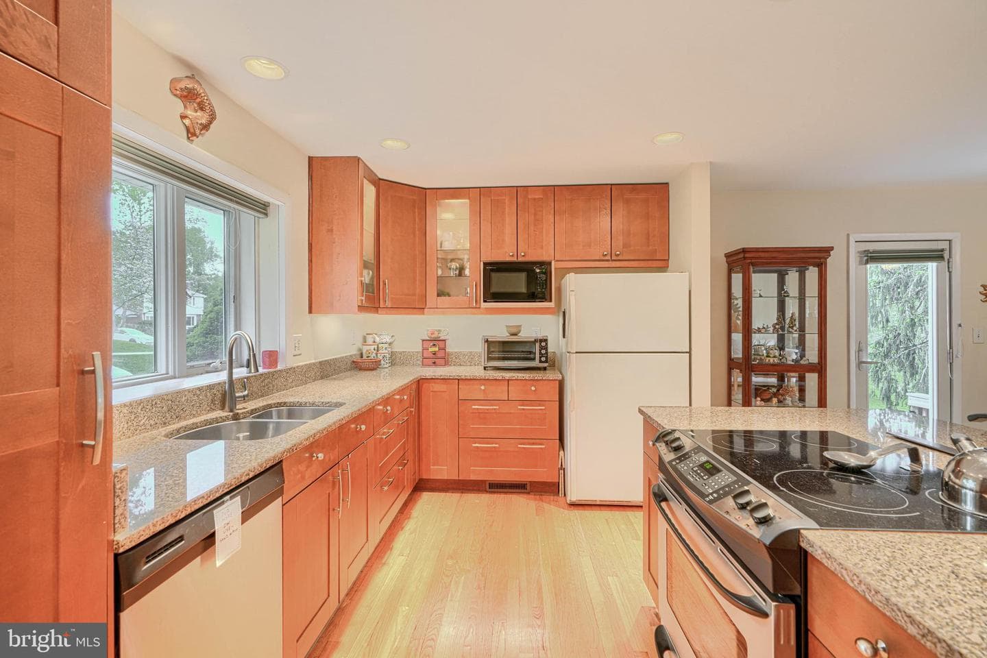 6706 Allview Drive photo 3