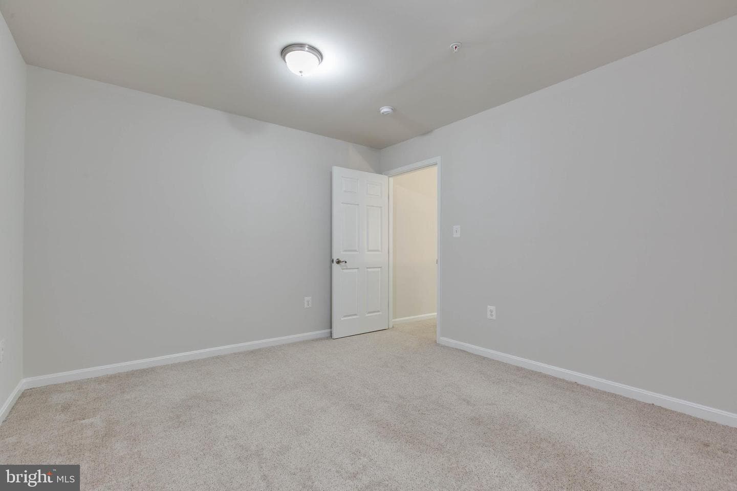 8867 Hub Garth #18 photo 36