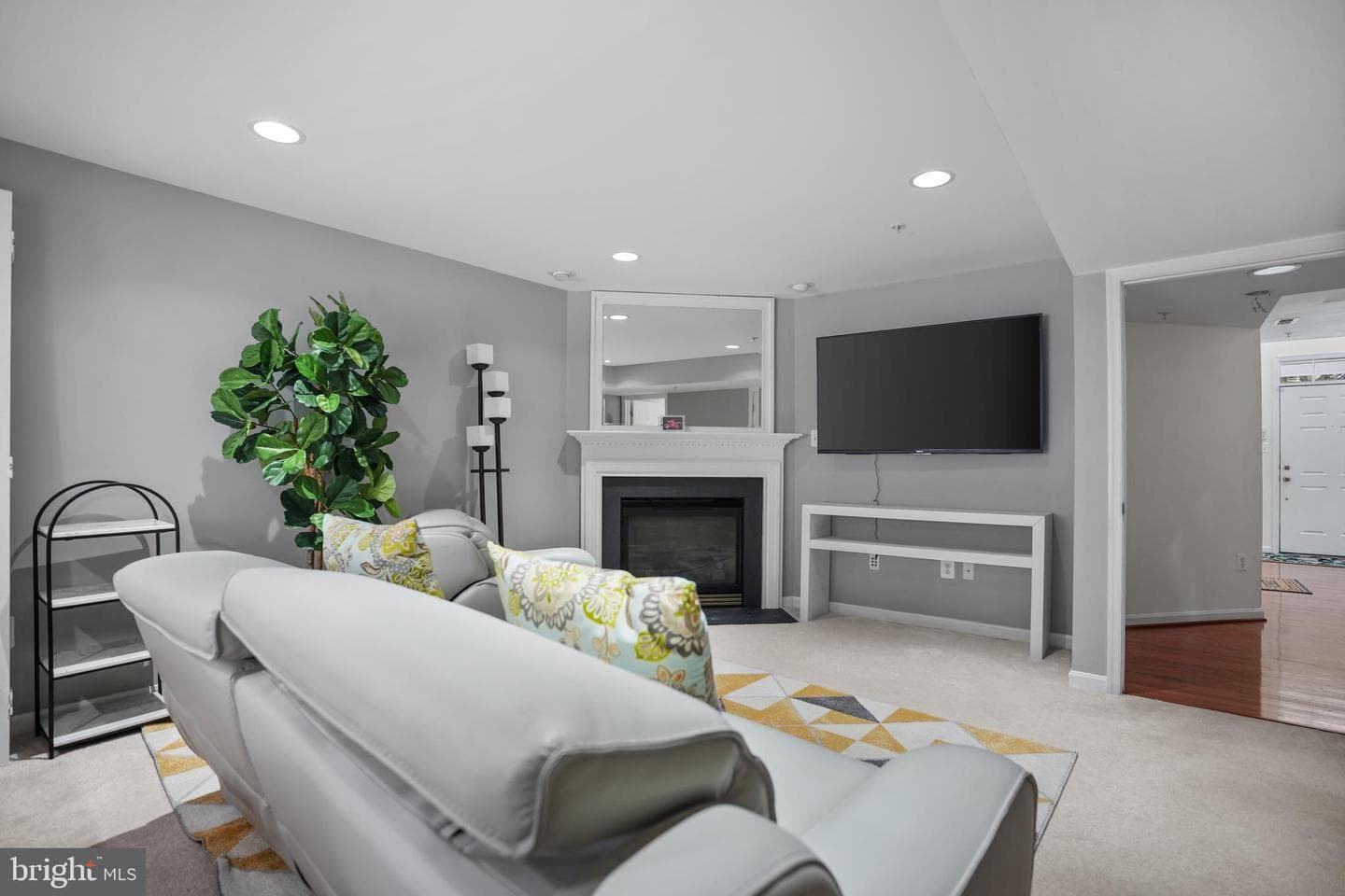 8913 Lee Manor Drive photo 4