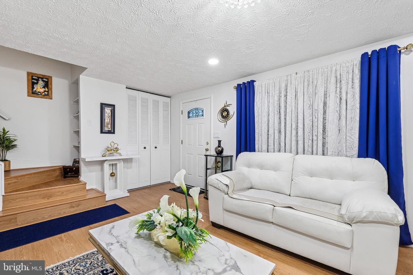 7856 Marioak Drive photo 4