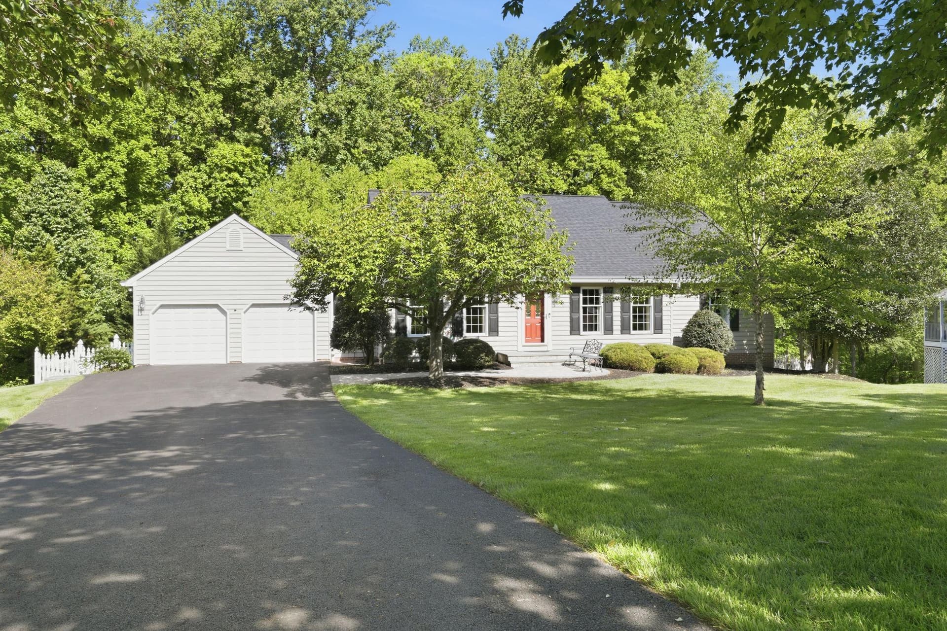 2829 Thornbrook Road photo 2
