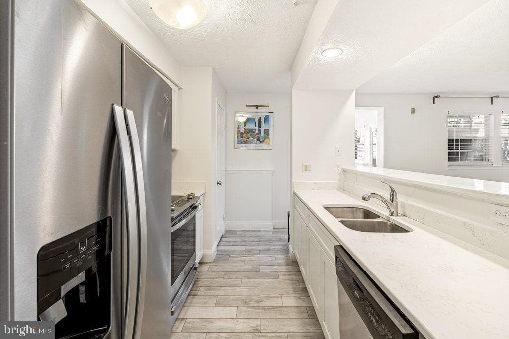 6205 Sandpiper Court #202 photo 10