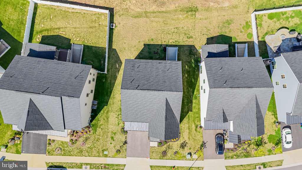 7949 Lawndale Circle photo 4