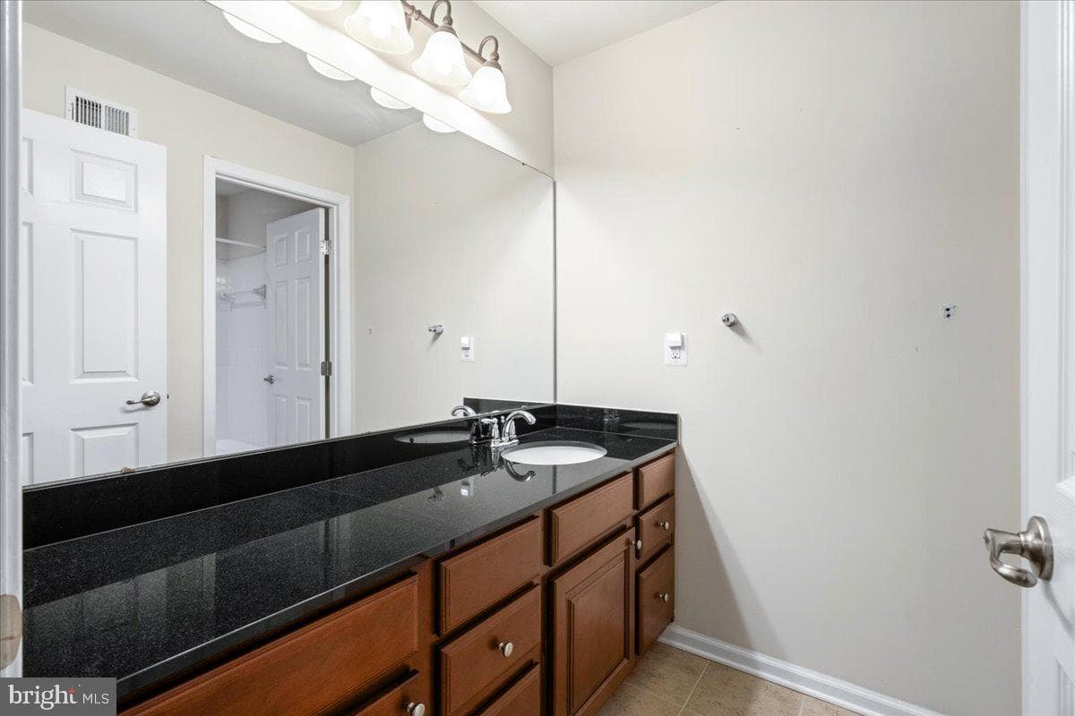 2372 Adam David Way photo 31